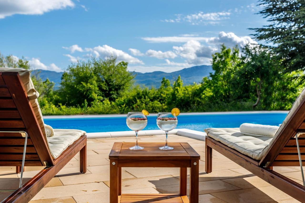 Casa di Oliva-villa with private pool in nature, Dalmatia Trilj Esterno foto