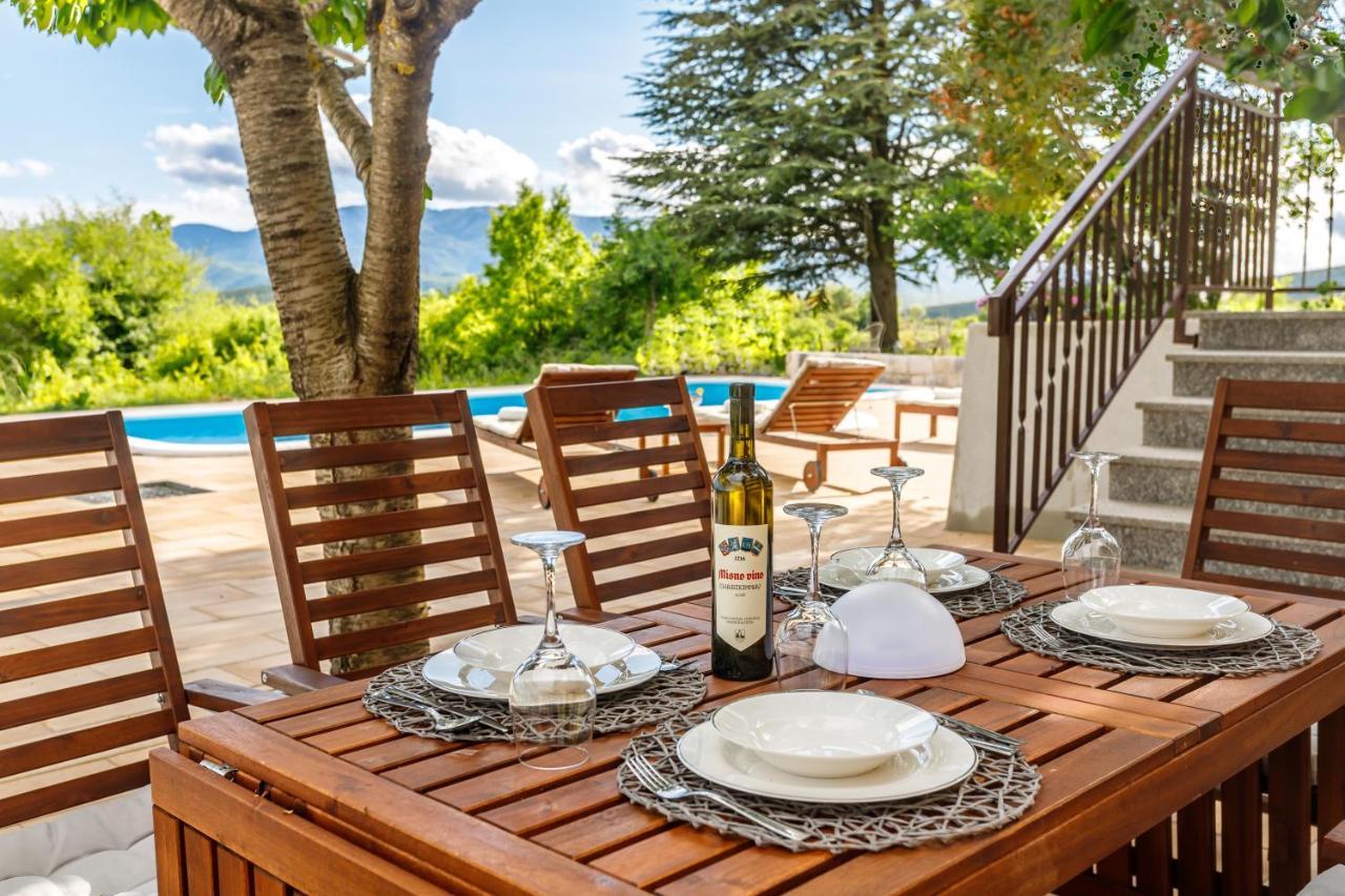 Casa di Oliva-villa with private pool in nature, Dalmatia Trilj Esterno foto